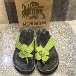 Mephisto women’s lime Green & Black Sandals with Floral Accents cork‎ soles sz 6